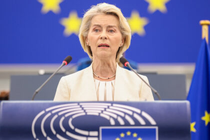Η πρόεδρος της Ευρωπαϊκής Επιτροπής στο βήμα του Ευρωπαϊκού Κοινοβουλίου