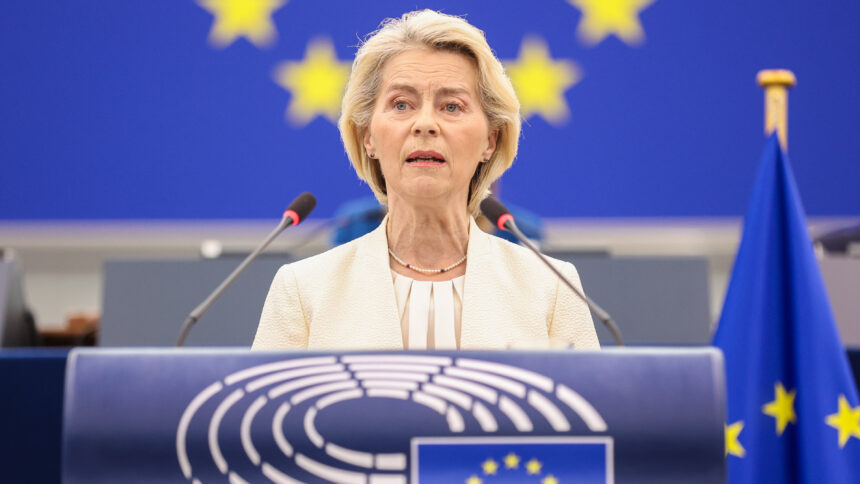 Η πρόεδρος της Ευρωπαϊκής Επιτροπής στο βήμα του Ευρωπαϊκού Κοινοβουλίου