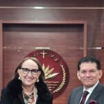 Η Ρεμπέκα Γκρίνσπαν σε επίσημη συνάντηση με τον υπουργό Εξωτερικών του Μπανγκλαντές