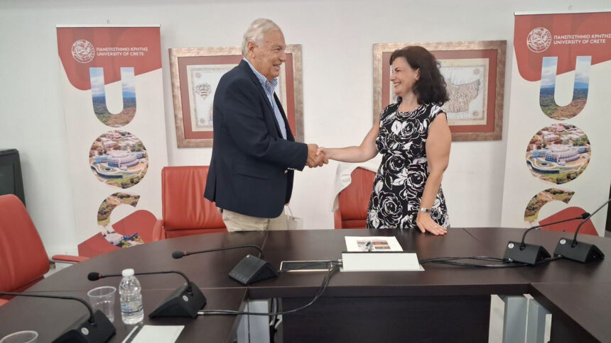Χειραψία κατά την υπογραφή του Μνημονίου Συνεργασίας Πανεπιστημίου Λεμεσού και Πανεπιστημίου Κρήτης