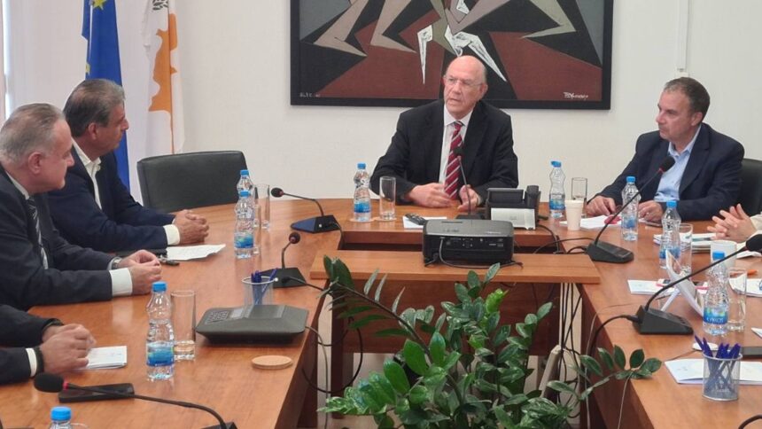 Ο Μάκης Κεραυνός σε συνάντηση με εκπροσώπους της ΠΑΣΥΔΥ