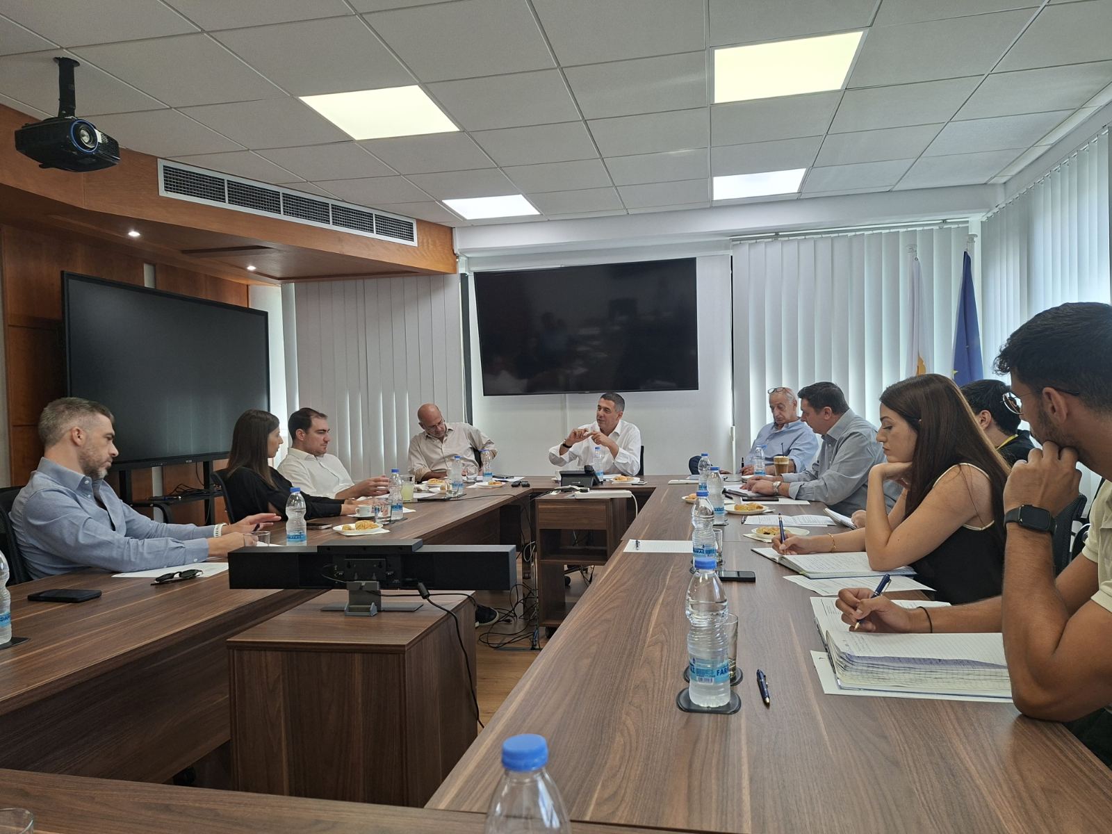 Αγορά ηλεκτρισμού: Ο ΣΑΗ συζητά με τη ΡΑΕΚ ανταγωνισμό και χαμηλότερο κόστος Αγορά ηλεκτρισμού: Ο ΣΑΗ συζητά με τη ΡΑΕΚ ανταγωνισμό και χαμηλότερο κόστος