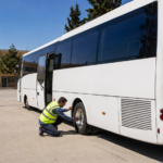 Συμβολική εικονογράφηση τεχνικού ελέγχου σχολικού λεωφορείου