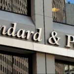 Η επιγραφή του οίκου αξιολόγησης Standard and Poor’s