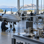Εικονογραφική απεικόνιση τεχνικών που εργάζονται σε αμυντική τεχνολογία