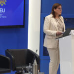 Η Αθηνά Μιχαηλίδου στο βήμα συνεδρίου επαγγελματικής εκπαίδευσης, 25 Ιουνίου 2026