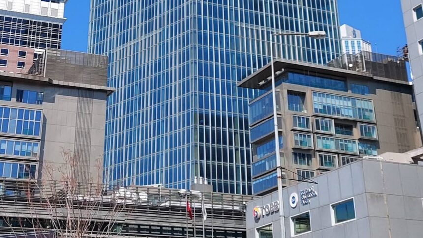 Επιχειρηματικό κτίριο στην περιοχή Λεβέντ της Κωνσταντινούπολης