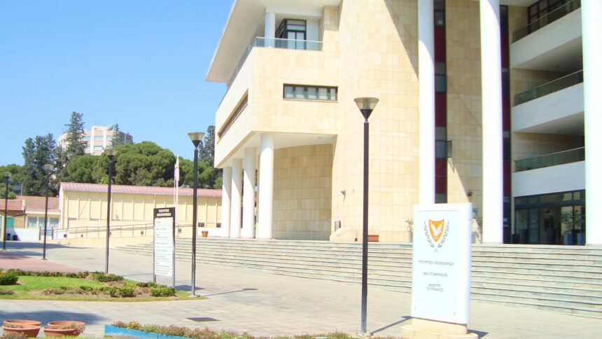 Πραγματική φωτογραφία του κτιρίου του Υπουργείου Οικονομικών στη Λευκωσία