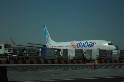 Αεροσκάφος της Flydubai στο αεροδρόμιο του Ντουμπάι, φωτογραφία του 2024