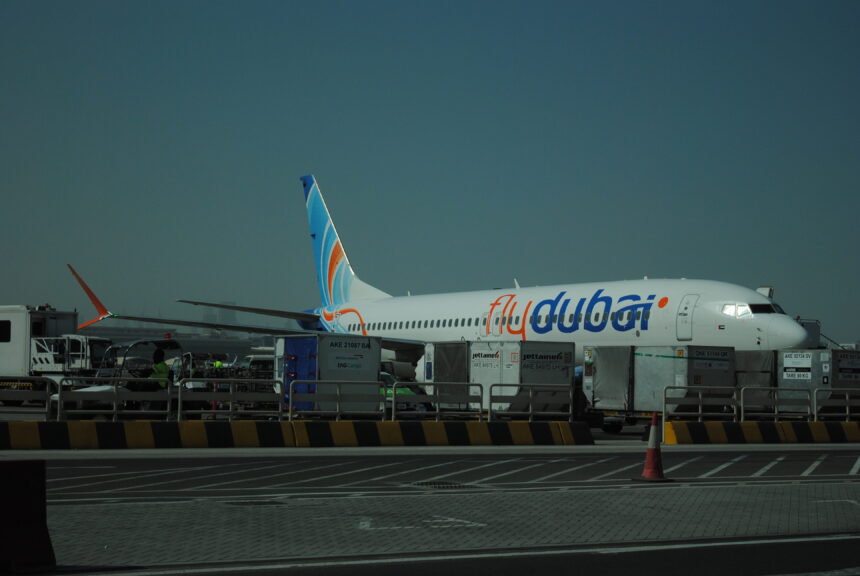 Αεροσκάφος της Flydubai στο αεροδρόμιο του Ντουμπάι, φωτογραφία του 2024