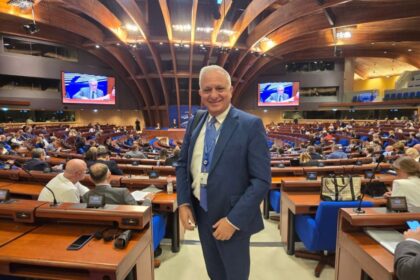 Ο Νίκος Τορναρίτης σε συνεδρία κοινοβουλευτικής συνέλευσης