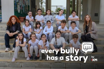 Παιδιά και εκπαιδευτικοί στην εκστρατεία Every Bully Has A Story της XM και του Hope For Children