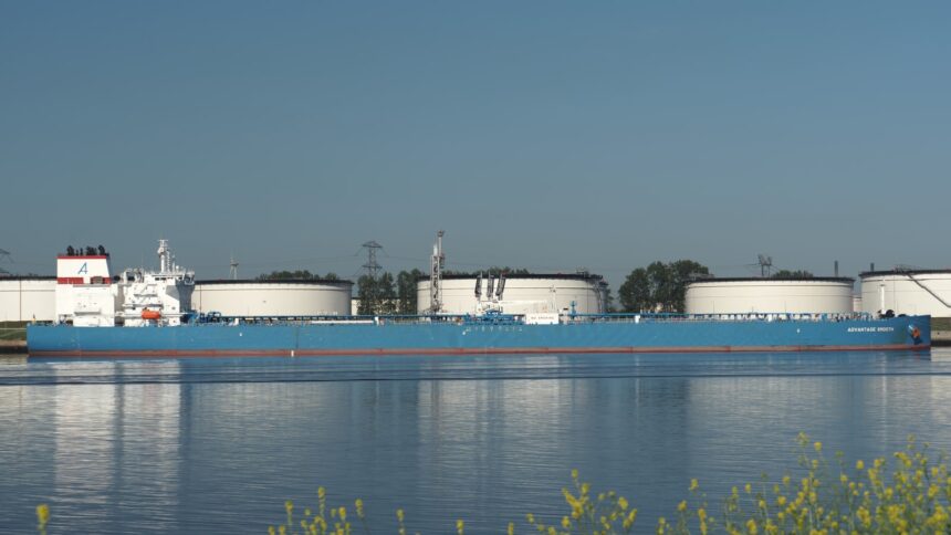 Το δεξαμενόπλοιο Advantage Smooth στο Calandkanaal, Ολλανδία, 25 Μαΐου 2026.