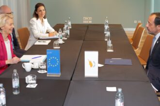 Νίκος Χριστοδουλίδης και Ούρσουλα φον ντερ Λάιεν σε συνάντηση στις 7 Οκτωβρίου 2026. Φωτογραφία αρχείου.