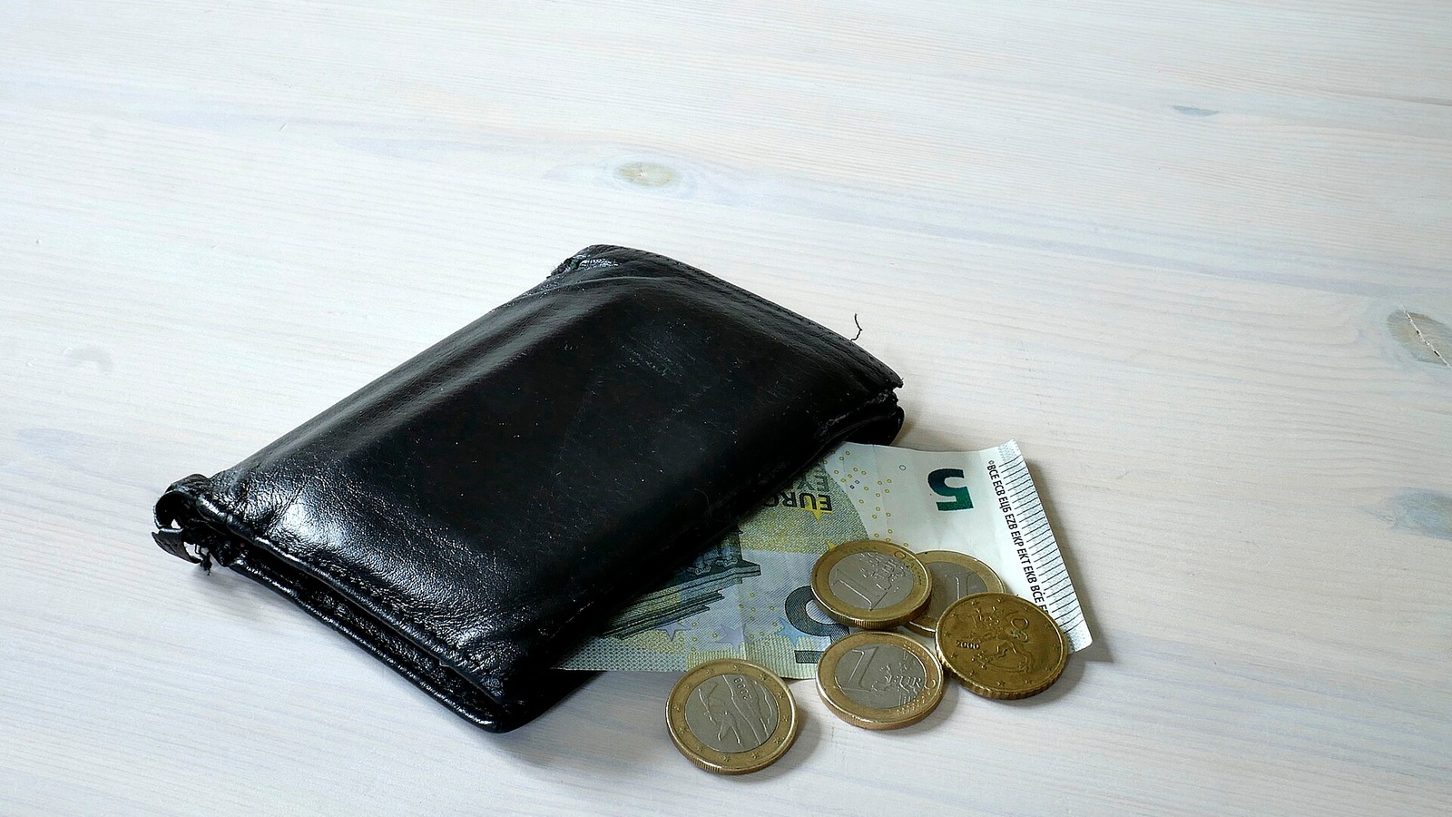 Ακρίβεια 5,2% στην Κύπρο: Οι τρεις δαπάνες που πιέζουν περισσότερο το πορτοφόλι Ακρίβεια 5,2% στην Κύπρο: Οι τρεις δαπάνες που πιέζουν περισσότερο το πορτοφόλι