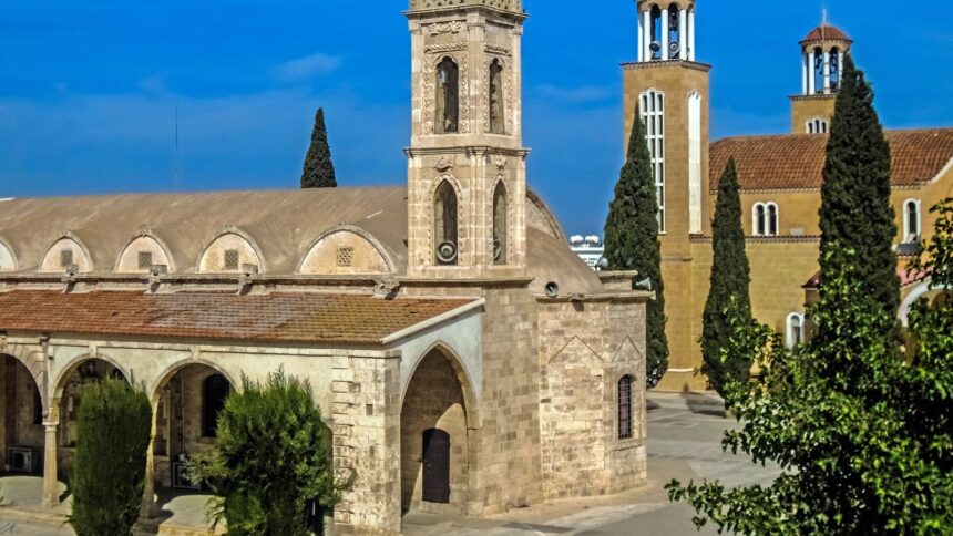 Οι ναοί Αγίου Γεωργίου στο κέντρο Παραλιμνίου, 18 Οκτωβρίου 2015. Φωτογραφία αρχείου της περιοχής της εκδήλωσης.