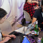 Προγραμματιστές στο Wikimedia Hackathon του Μιλάνου, 1 Μαΐου 2026. Φωτογραφία αρχείου σχετική με τη δραστηριότητα ανάπτυξης λογισμικού.