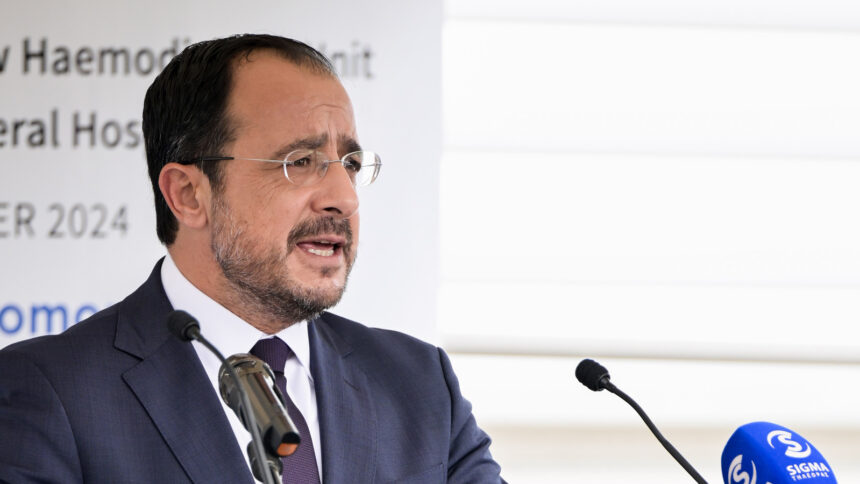 Ο Πρόεδρος της Δημοκρατίας Νίκος Χριστοδουλίδης στο βήμα συνέντευξης Τύπου.