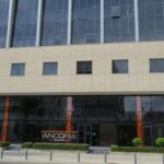 Πρόσοψη κτιρίου της Ancoria Bank με την επιγραφή της τράπεζας