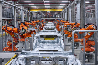 Ρομποτικοί βραχίονες στο εργοστάσιο BMW του Μονάχου