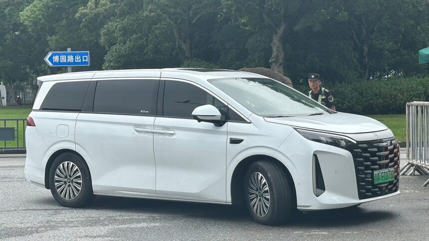 BYD Xia στην Κίνα, 29 Σεπτεμβρίου 2026, σε διαφορετική λήψη