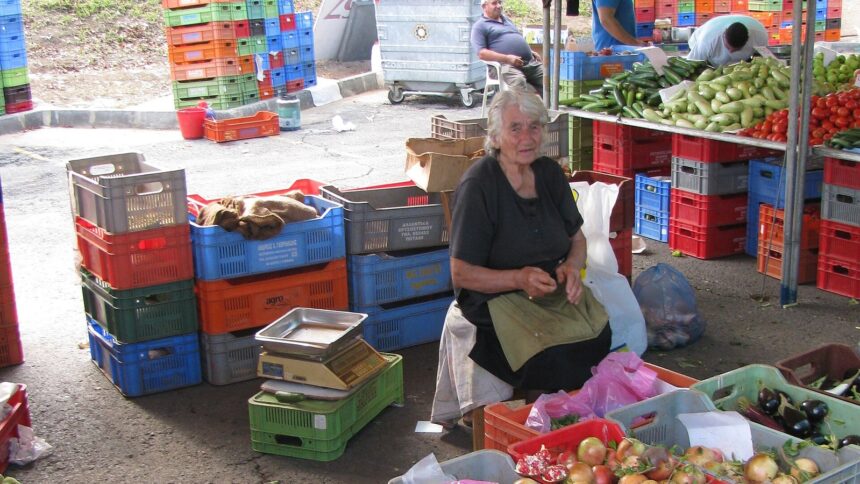 Πάγκος με φρούτα και λαχανικά σε αγορά στη Λευκωσία