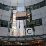 Η πρόσοψη του Broadcasting House του BBC στο Λονδίνο