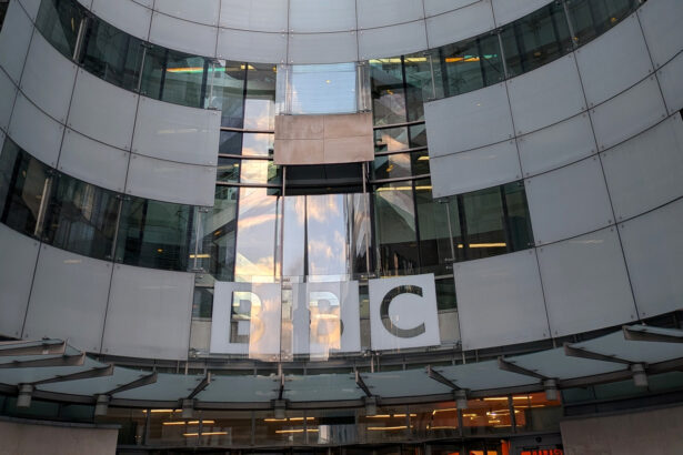 Η πρόσοψη του Broadcasting House του BBC στο Λονδίνο