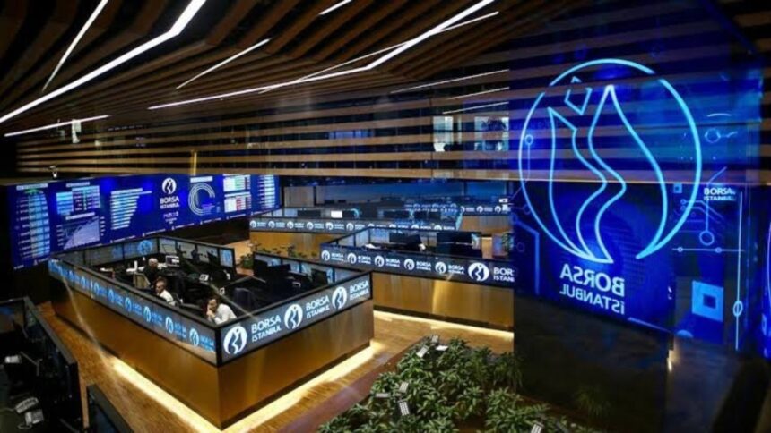 Η αίθουσα συναλλαγών του Borsa Istanbul με το λογότυπο του χρηματιστηρίου.