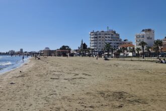 Κτίρια στο παραλιακό μέτωπο της Λάρνακας