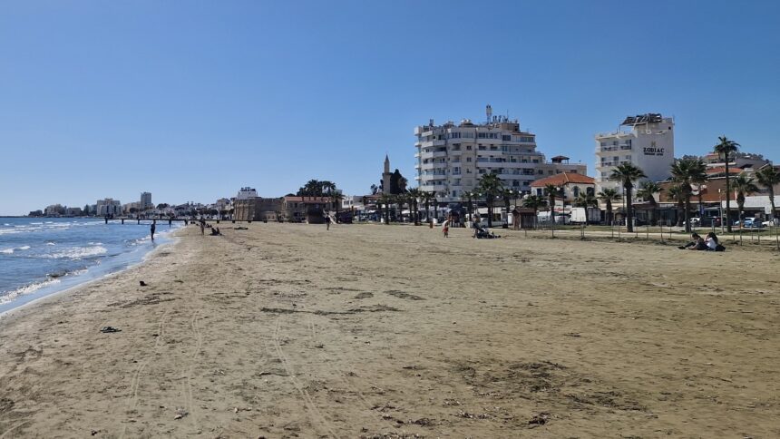 Κτίρια στο παραλιακό μέτωπο της Λάρνακας