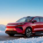 Το νέο BYD ATTO 8 σε κόκκινο χρώμα