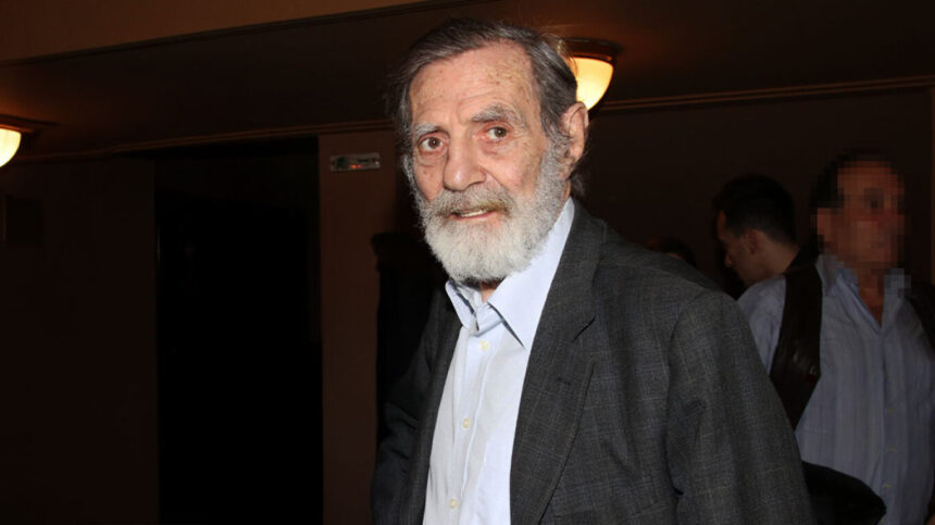 Ο Γιώργος Βαρδινογιάννης με σκούρο σακάκι και ανοιχτόχρωμο πουκάμισο
