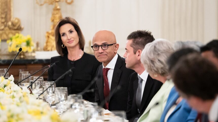 Ο Satya Nadella σε συνάντηση στον Λευκό Οίκο το 2025