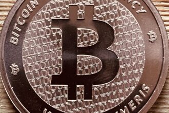 Αναμνηστικό νόμισμα με το σύμβολο του Bitcoin