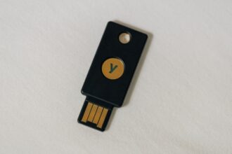 Φυσικό κλειδί ασφαλείας USB για ταυτοποίηση δύο παραγόντων