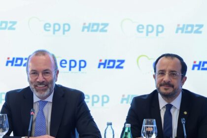 Ο Νίκος Χριστοδουλίδης με τον Μάνφρεντ Βέμπερ στο Ζάγκρεμπ