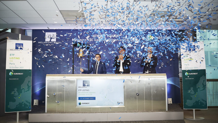 Στελέχη σε εκδήλωση στο Euronext Paris