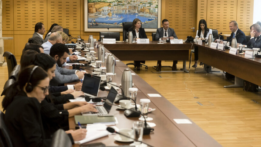 Η Κοινοβουλευτική Επιτροπή Οικονομικών και Προϋπολογισμού σε συνάντηση με τον Πιοτρ Σεράφιν