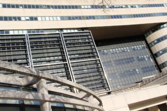 Η πρόσοψη του γαλλικού Υπουργείου Οικονομικών στο Μπερσί του Παρισιού