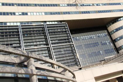 Η πρόσοψη του γαλλικού Υπουργείου Οικονομικών στο Μπερσί του Παρισιού