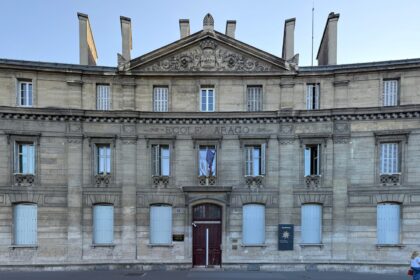 Η πρόσοψη του Lycée Arago στο Παρίσι