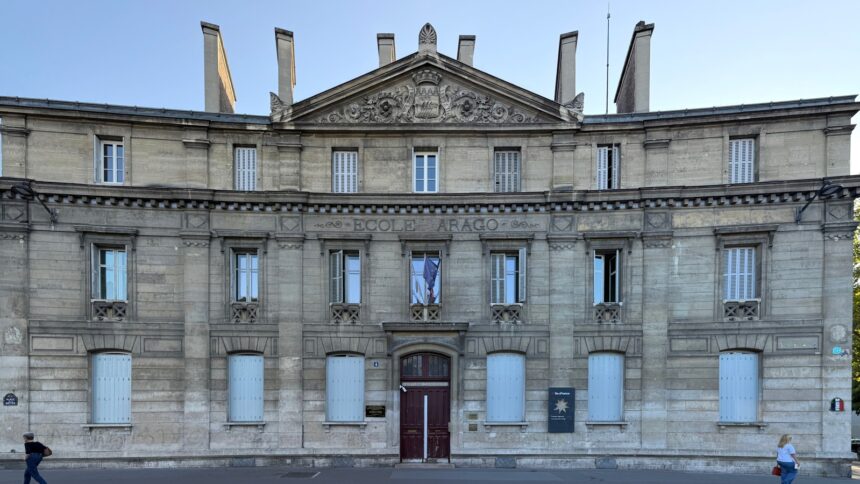 Η πρόσοψη του Lycée Arago στο Παρίσι