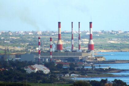 Ο ηλεκτροπαραγωγός σταθμός Δεκέλειας στην Κύπρο