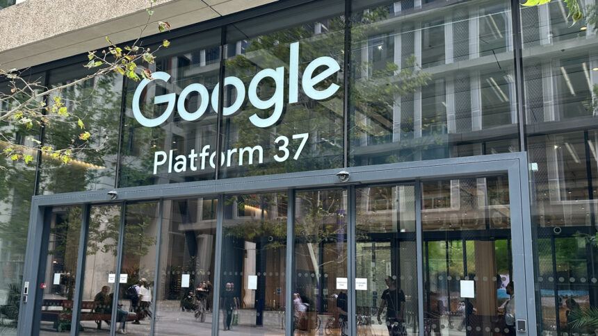 Η είσοδος της Google στο Platform 37 του Λονδίνου