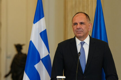Ο Γιώργος Γεραπετρίτης σε επίσημη συνέντευξη Τύπου στην Αθήνα