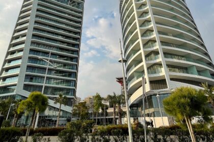 Σύγχρονα κτίρια κατοικιών στη Λεμεσό
