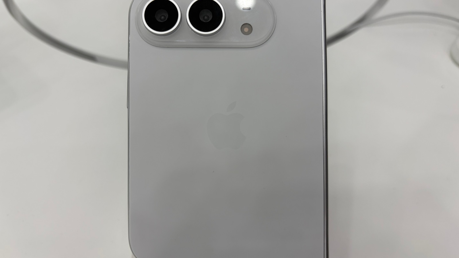 Μόλις 17 κομμάτια: Πώς η Caviar μετατρέπει το iPhone σε προϊόν πολυτελείας Μόλις 17 κομμάτια: Πώς η Caviar μετατρέπει το iPhone σε προϊόν πολυτελείας