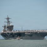 Το αεροπλανοφόρο USS Theodore Roosevelt στο Pearl Harbor