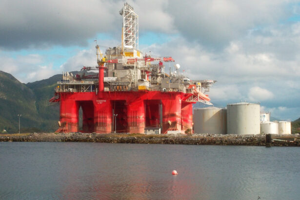 Η πλωτή γεωτρητική μονάδα Transocean Barents, που χρησιμοποιήθηκε στη γεώτρηση Cronos-2, σε φωτογραφία αρχείου από τη Νορβηγία